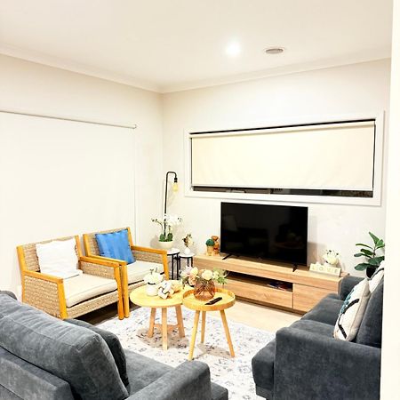 Melbourne Holiday House For 15 Peoples In Sanctuary Lake ポイント・クック エクステリア 写真