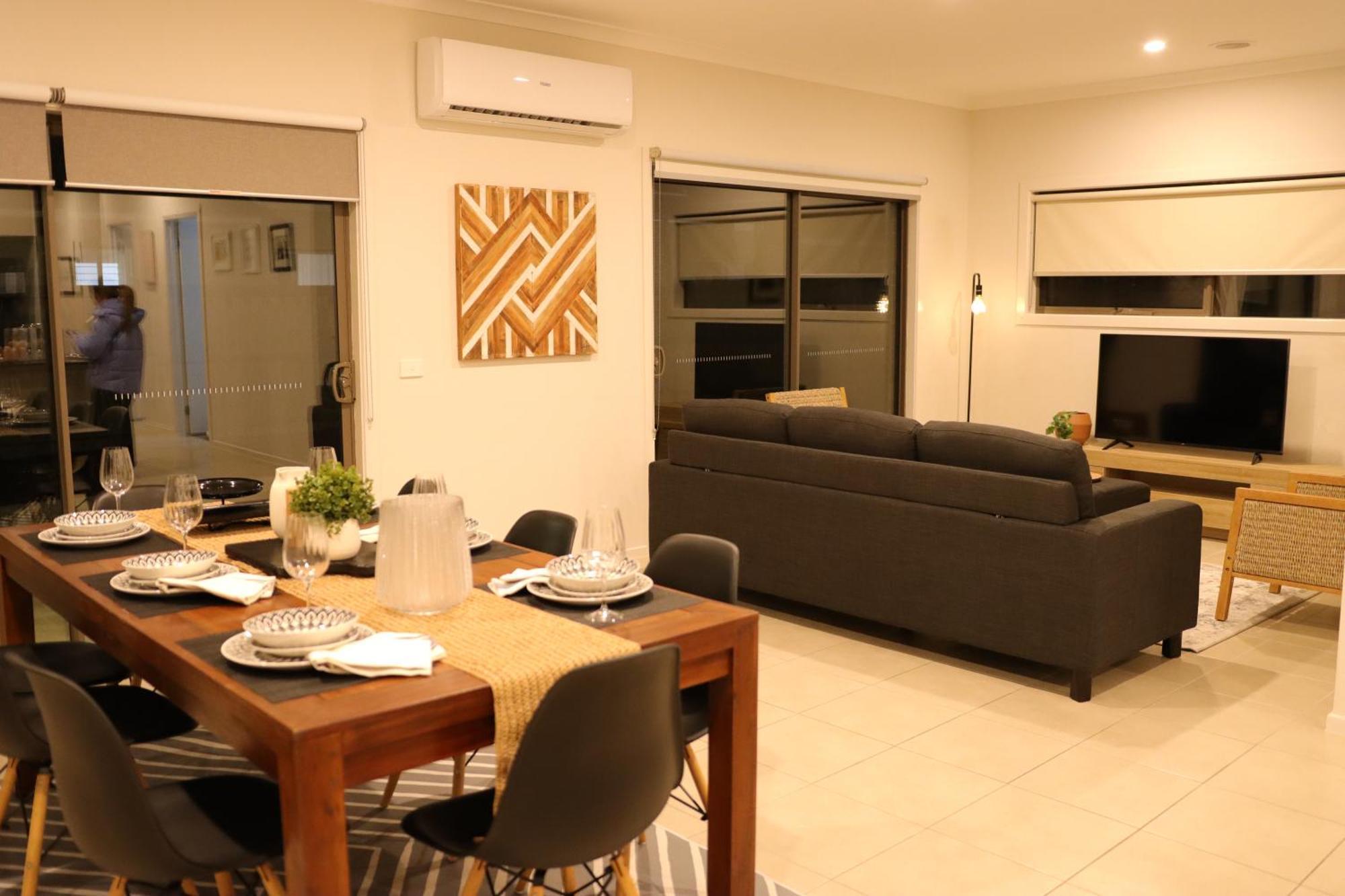 Melbourne Holiday House For 15 Peoples In Sanctuary Lake ポイント・クック エクステリア 写真