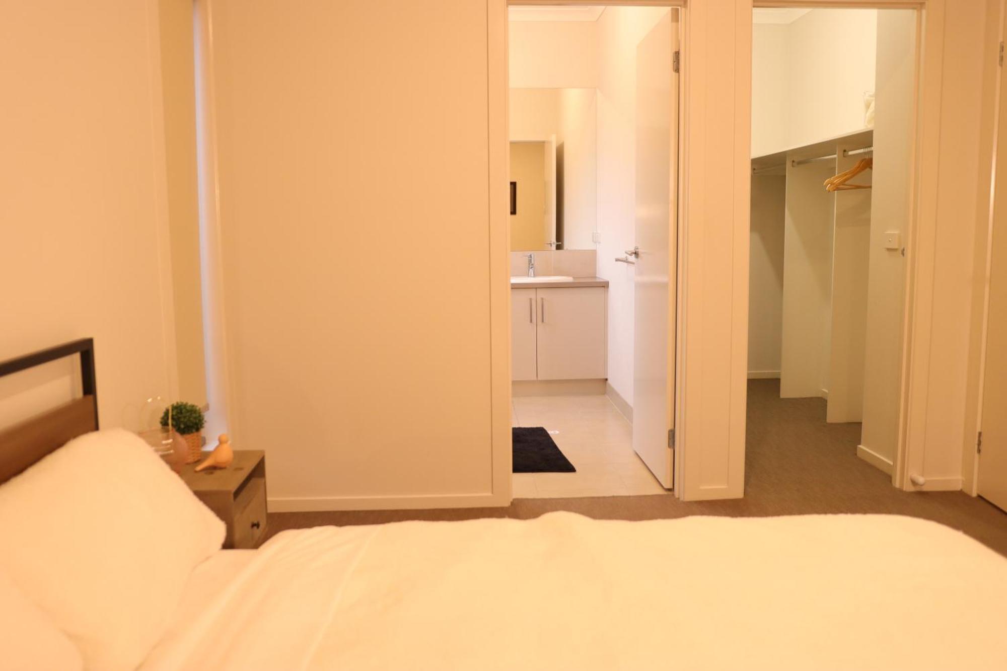 Melbourne Holiday House For 15 Peoples In Sanctuary Lake ポイント・クック エクステリア 写真