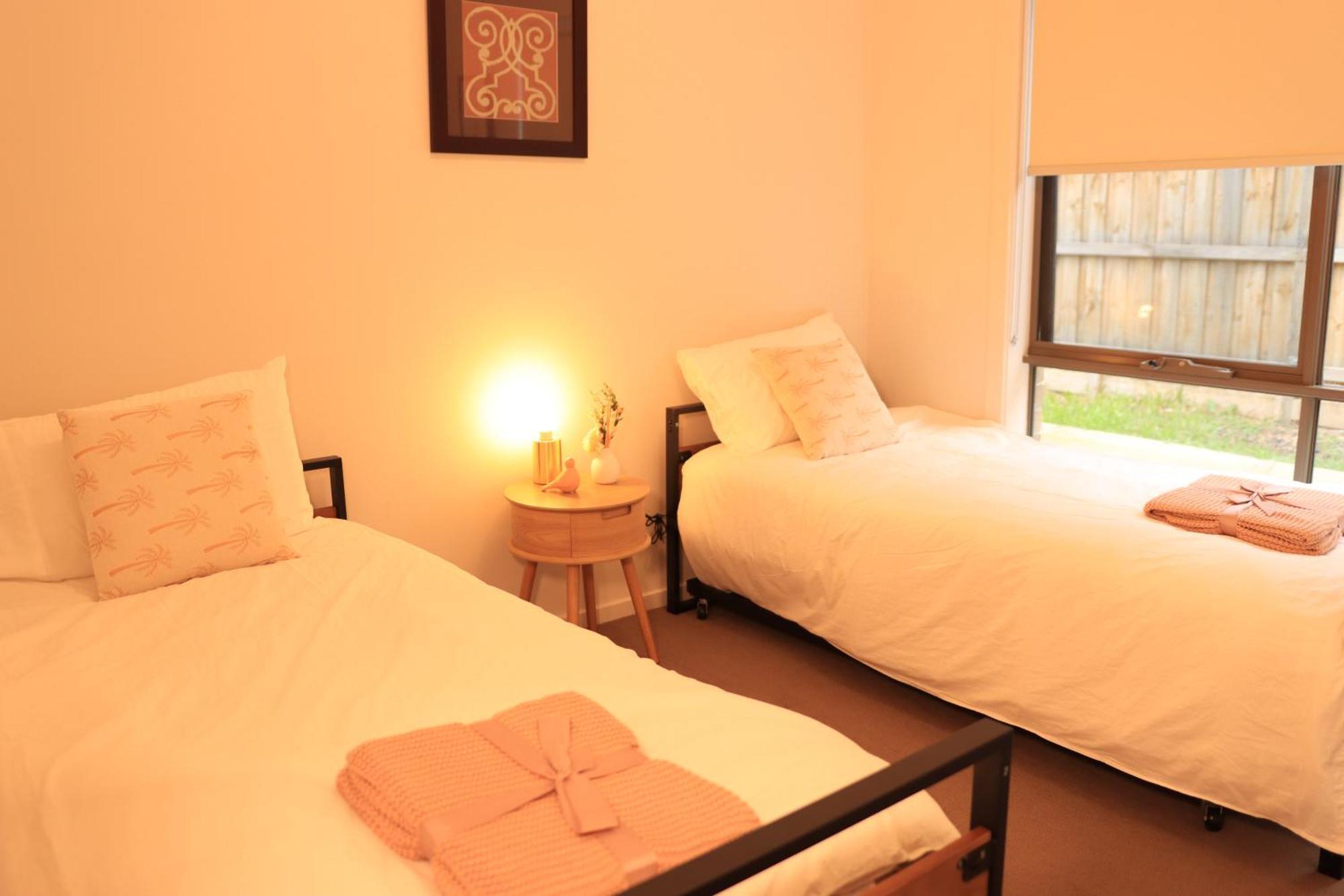 Melbourne Holiday House For 15 Peoples In Sanctuary Lake ポイント・クック エクステリア 写真