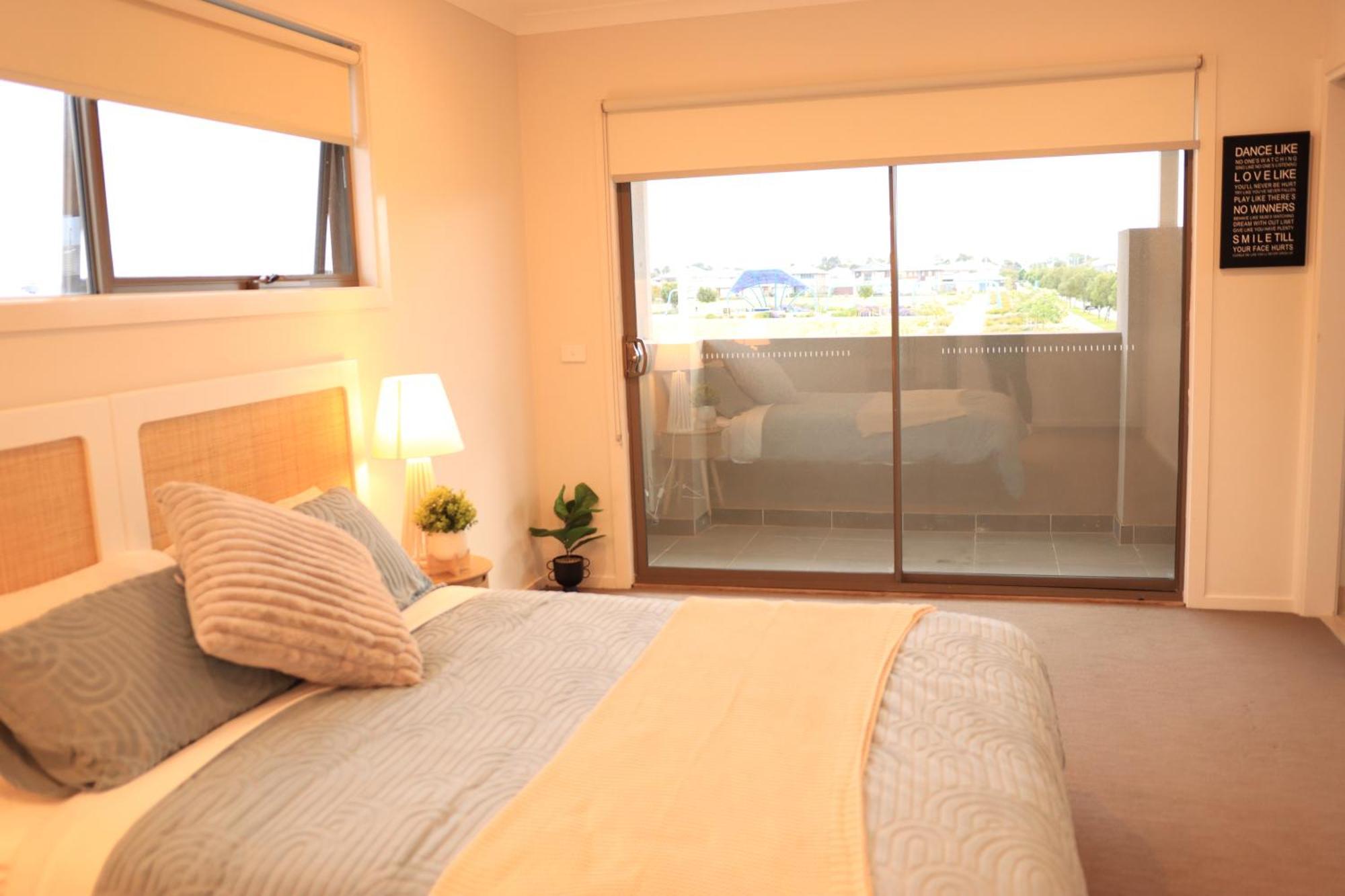 Melbourne Holiday House For 15 Peoples In Sanctuary Lake ポイント・クック エクステリア 写真
